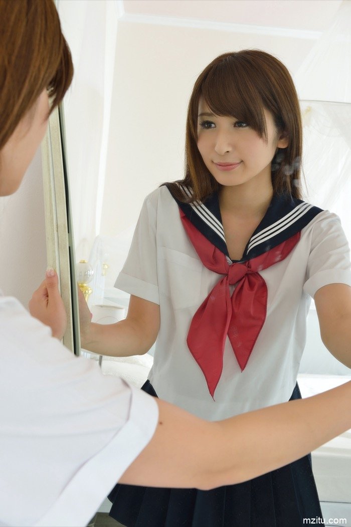 日本校花真甜美，教室撩裙诱人鼻血(5)