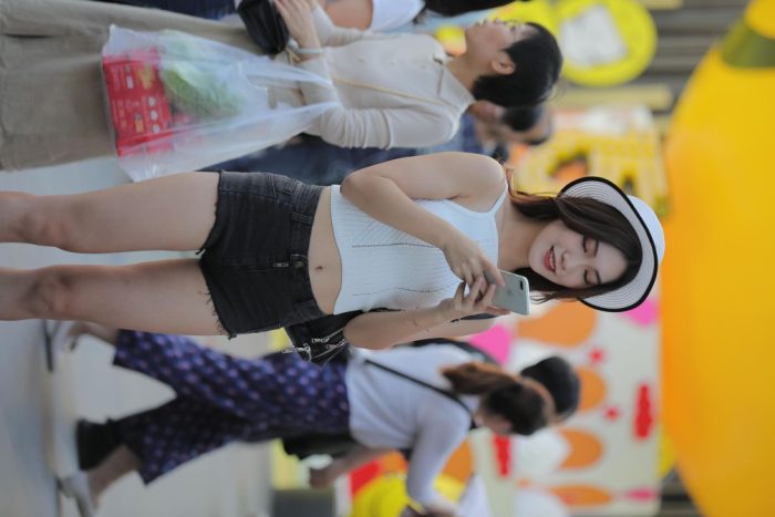 非常时尚阳光的牛仔热裤女孩【808P】00064-嘿次元
