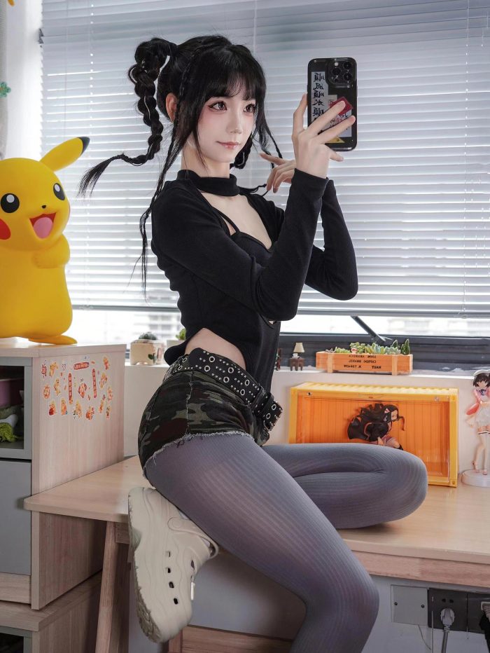 牛仔热裤+灰丝姑娘玩自拍-嘿次元